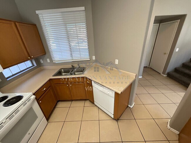 Building Photo - 11381 W Yuma St