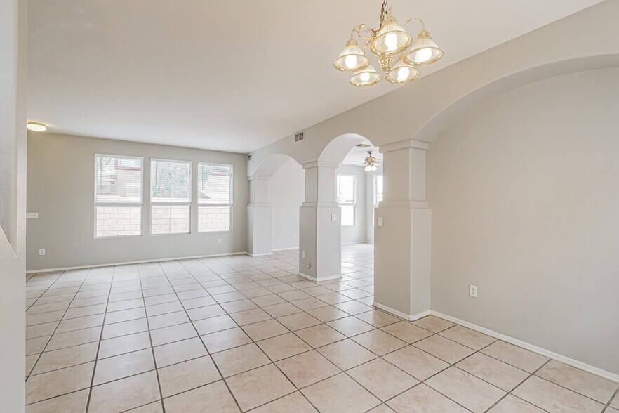 Building Photo - 13519 W San Juan Ct