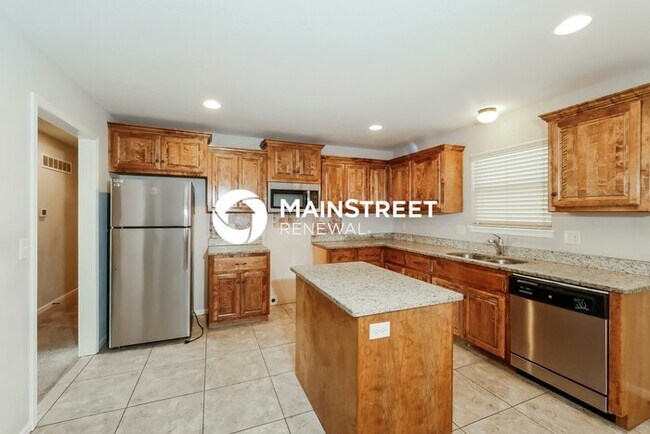 Building Photo - 4 Bedroom Pet-Friendly Home in Independence, MO with Main Street Renewal