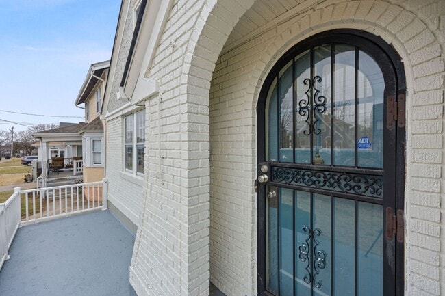 Building Photo - HYDE PARK -Move In This Week, Get $500 Bac...