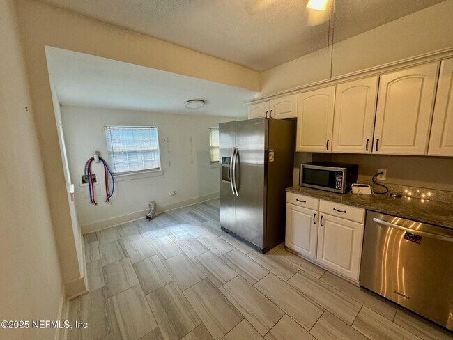 Building Photo - 3649 Walsh St