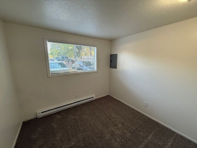 Building Photo - 3820 Iberis St NE