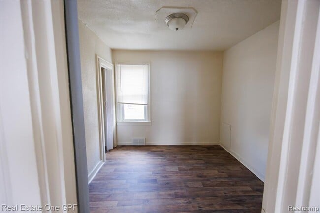 Building Photo - 8242 Maxwell Ave