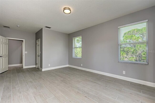 Building Photo - 1648 Bayshore Dr