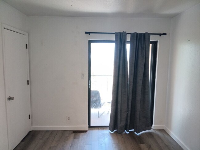 Building Photo - 2-bedroom, 1.5-bathroom home located in the vibrant city of Albuquerque