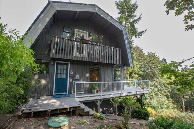 Building Photo - Dream Home in a Park Like Setting!!