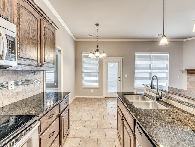 Building Photo - 3 Bedroom + Study + 3 car garage home located in the heart of Edmond!