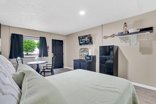 Building Photo - 905 Providence Blvd