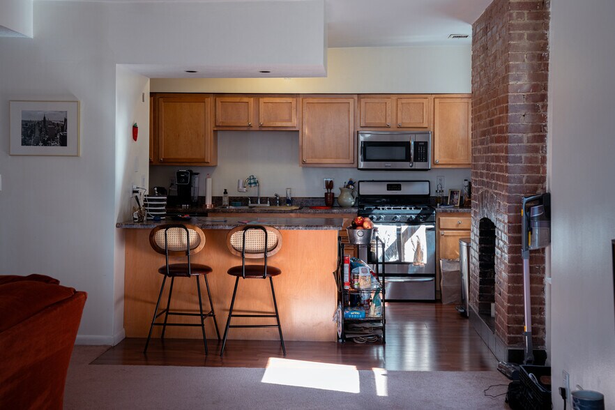 Building Photo - 625 S Negley Ave