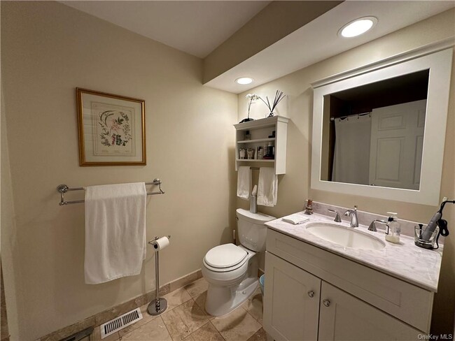 Building Photo - 220 Half Moon Bay Dr