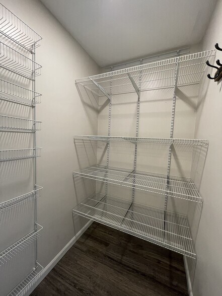 Building Photo - 4359 Lake Ave