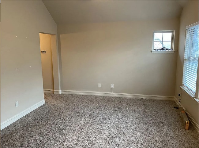 Building Photo - 1006 Jamal Dr