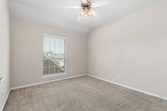 Building Photo - Available for August 2026 Pre-Lease! 4 Bed, Bath in Waterwood Townhomes!