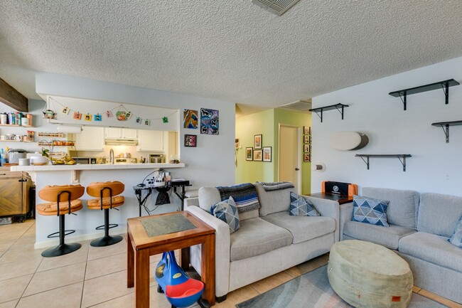 Building Photo - Cute and Cozy 2-bedroom 2-bathroom Townhom...