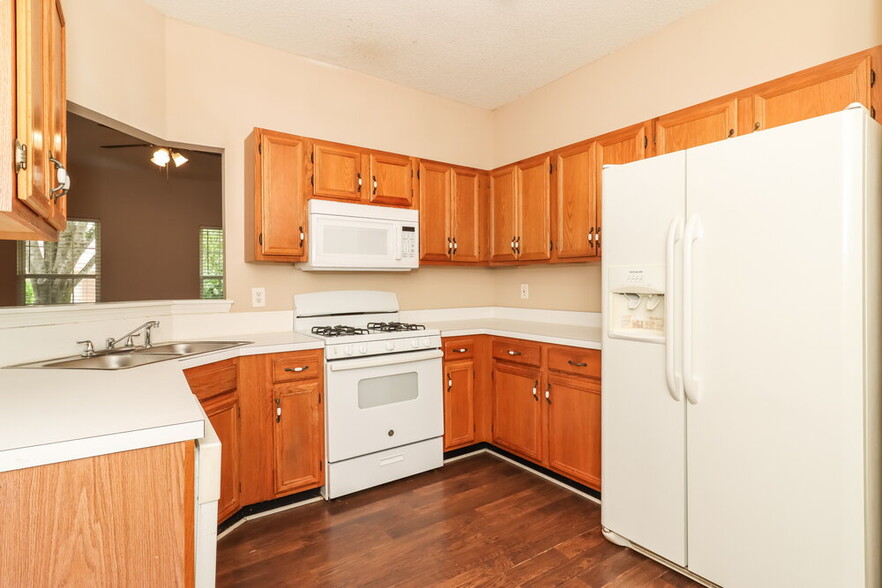 Building Photo - 2070 Cherokee Ridge Trail NW