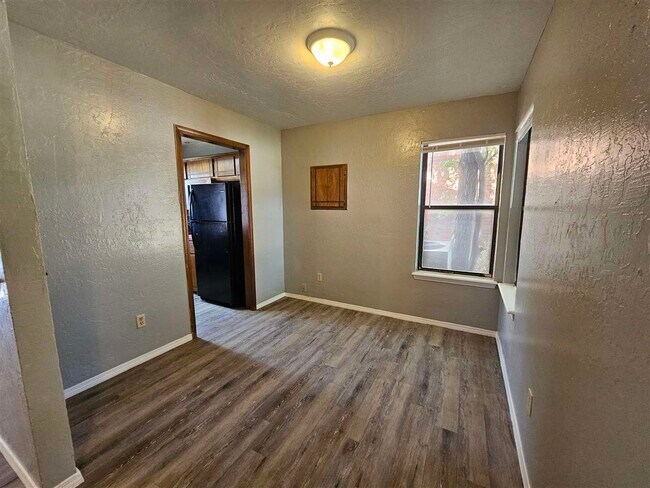 Building Photo - 4032 NW Ozmun Ave