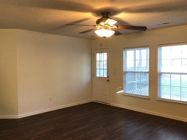 Building Photo - 4987 Harthill Ave