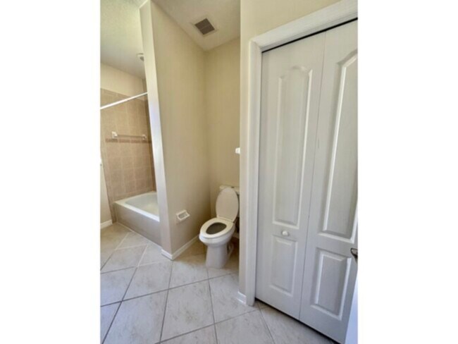 Building Photo - Annual-3 Bedroom 2.5 Bath Townhouse-Fort Myers