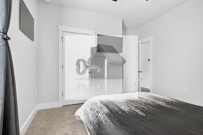 Building Photo - 6076 Rutherford Loop
