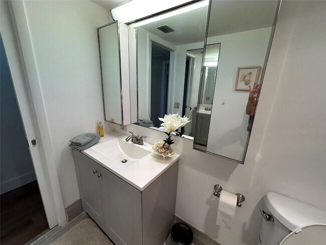 Building Photo - 3405 Bimini Ln
