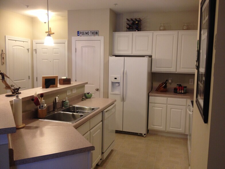 Kitchen - 100 Gateway Condos Drive