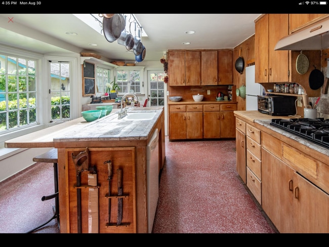 Building Photo - 80 Corona Way