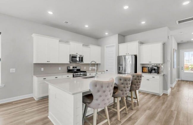 Building Photo - 399 Woodgate Wy