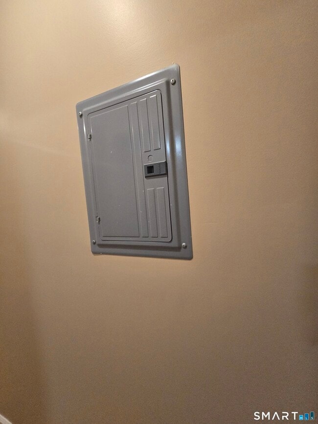 Building Photo - 38 Burton St