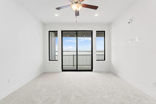 Building Photo - 702 Resort Dr