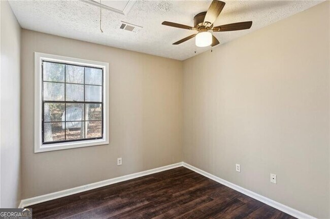 Building Photo - 752 Barnes Mill Trace NE