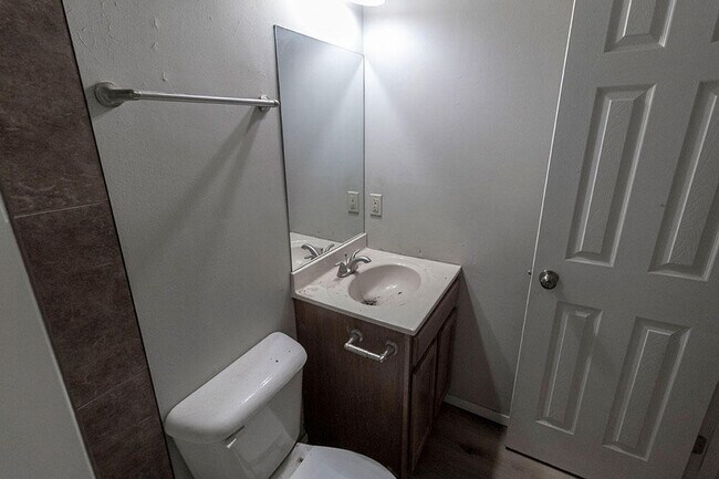 Building Photo - 216 Wheaton Ct