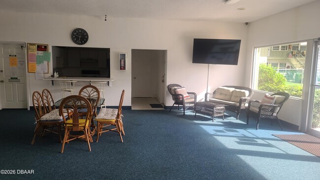 Building Photo - 840 Center Ave