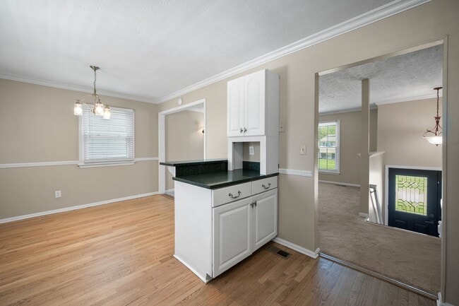 Building Photo - 9212 Foxtail Ct
