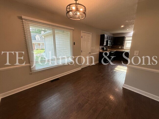 Building Photo - Charming One Level 3 Bedroom Home with Fenced Yard, Garage, and Deck