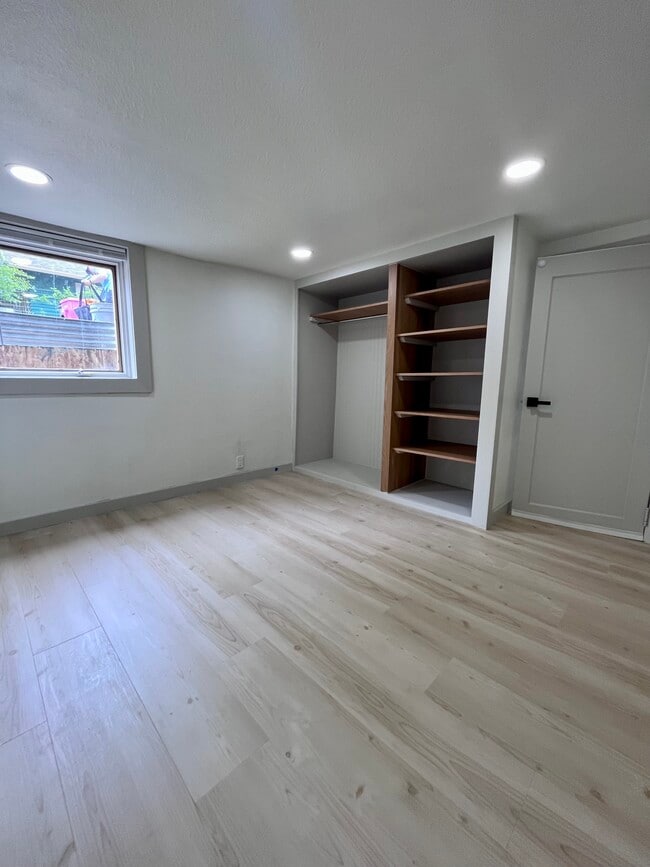 Well lit bedroom - 3909 Hayes Ave
