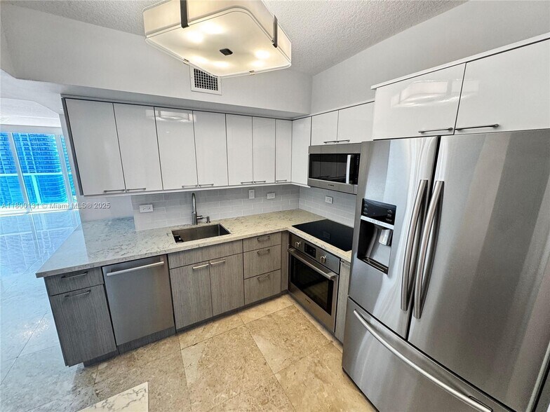 Building Photo - 31 SE 5th St