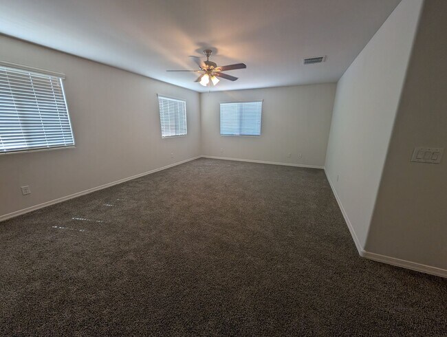 Building Photo - 3 Bedroom, 2.5 Bathroom Riverbend Home