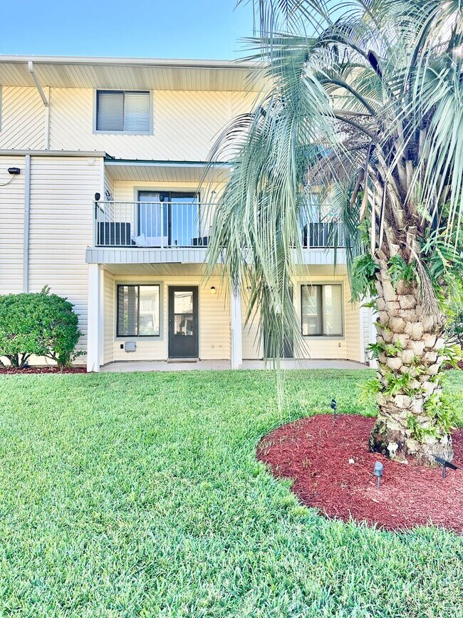 Building Photo - Nice 1 bedroom condo for rent in Miramar Beach w/ a community pool!
