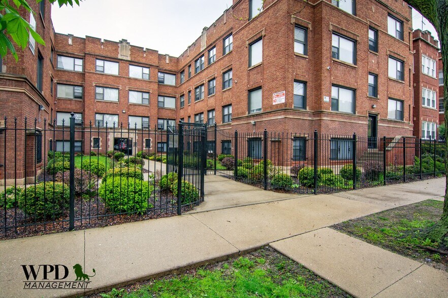 Building Photo - 7838 S Ellis Ave