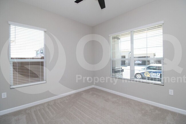 Building Photo - 5976 E Quail Ave