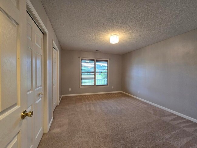 Building Photo - 2660 Nicholson Dr