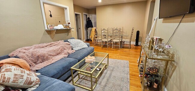 Building Photo - $500 Rebate Upon Closing! Luxury Apt. Near BU Campus.  Ht/HW Included.