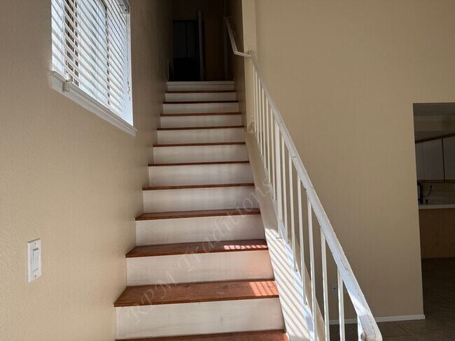 Building Photo - *** Please call us @ 661-266-1400 for information on availability, showings and applications proc...