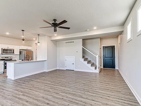 Building Photo - 6935 Bluebell Ct