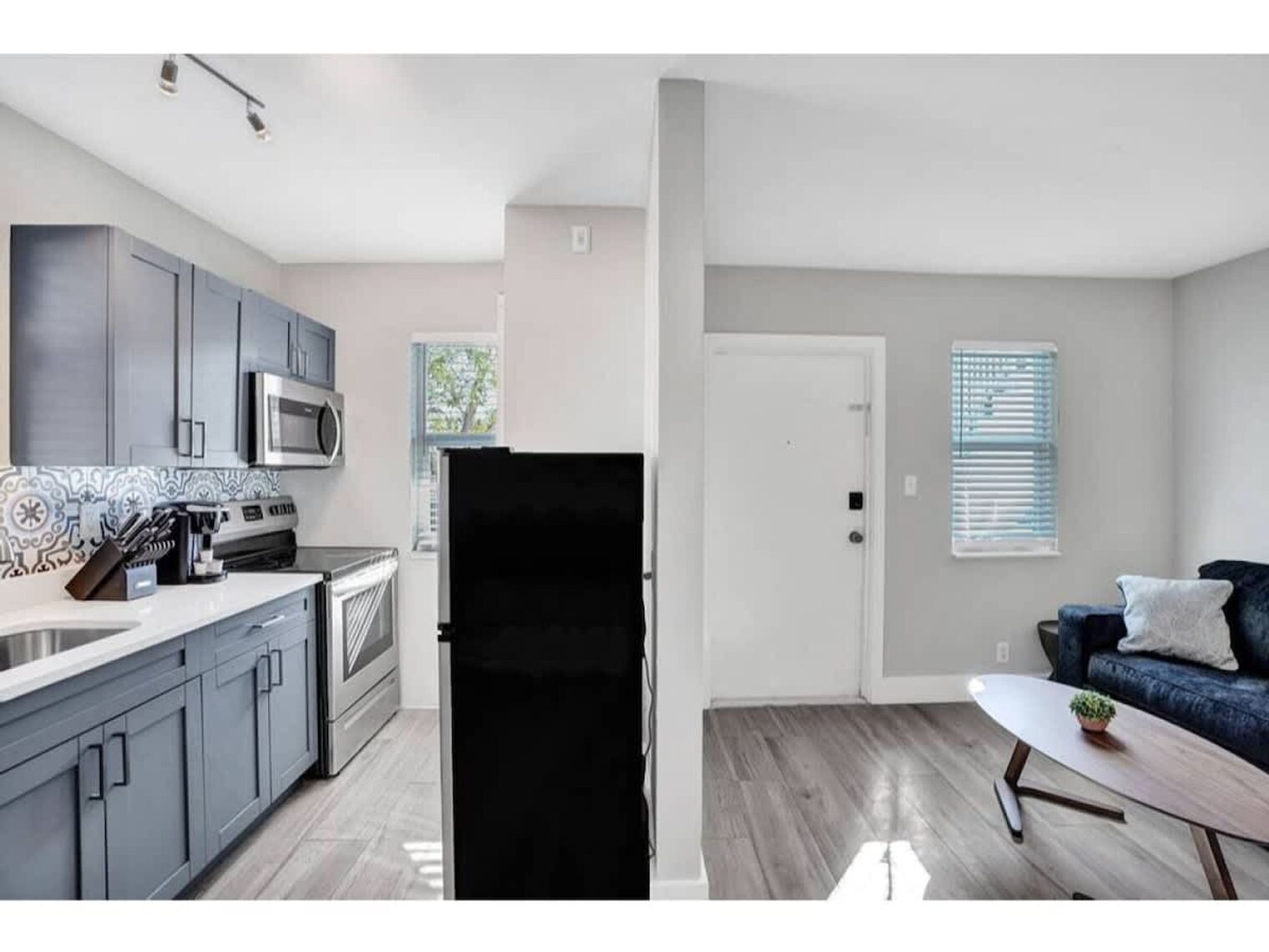 Building Photo - 50 Davie Blvd