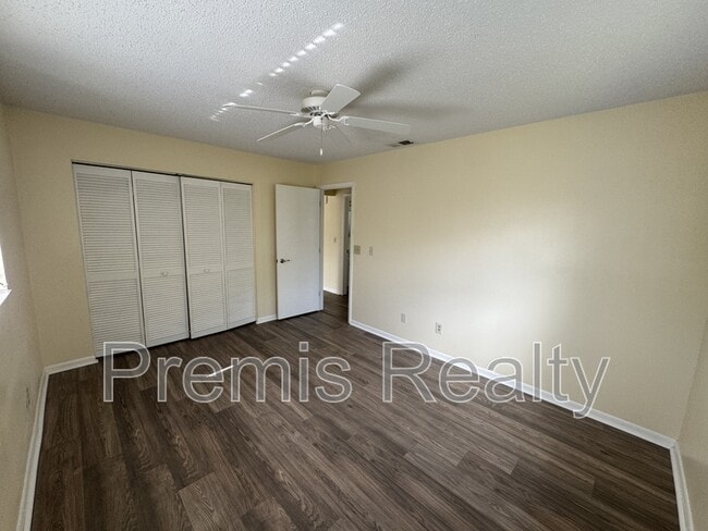 Building Photo - 144 Stafford Cir