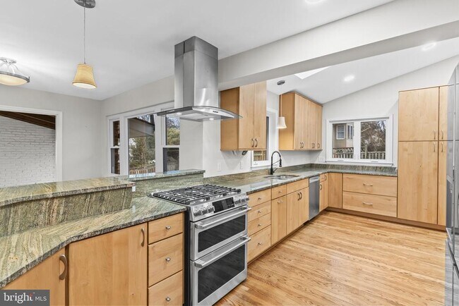 Building Photo - 7609 Woodridge Cir