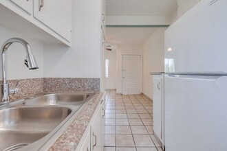 Building Photo - 2431 S Ridgeley Dr