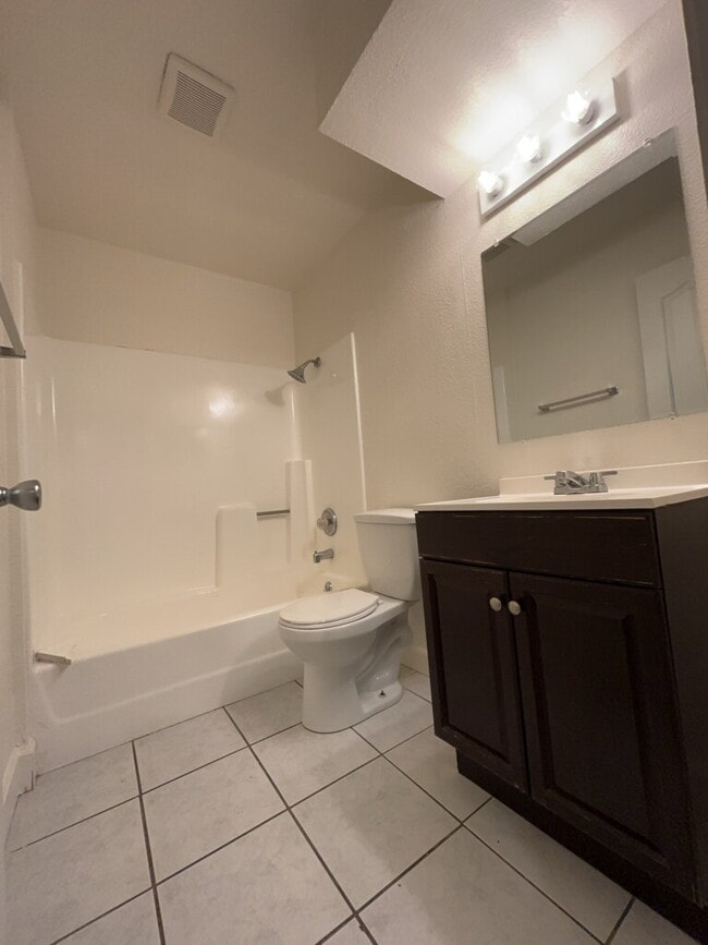 Building Photo - 1521 Cobb Ln