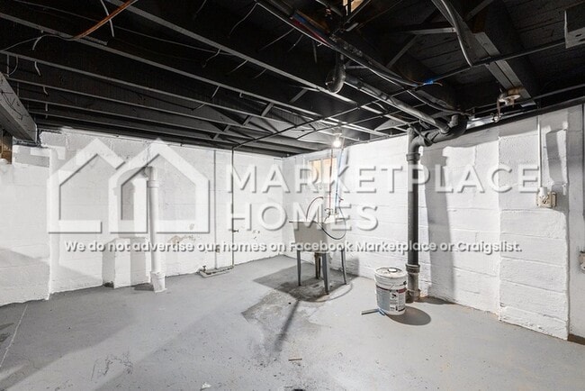 Building Photo - 6065 Plainview Ave